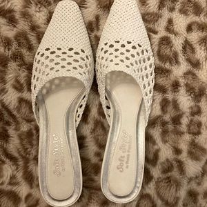 Soft Style Hush Puppies white kitten heels